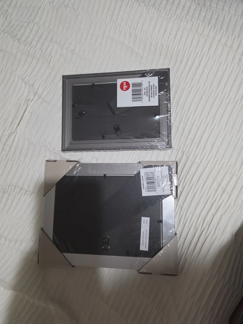 Set of 2 Picture Frames - Black 4x6 & Silver 5x7